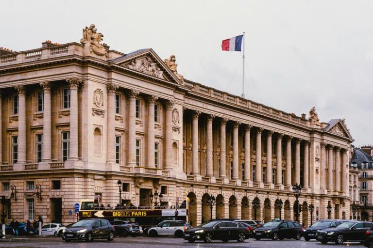 France's finance minister calls for more euro stablecoins, expresses Qivalis support